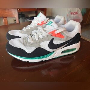 Nike Women’s Correlate Size 10